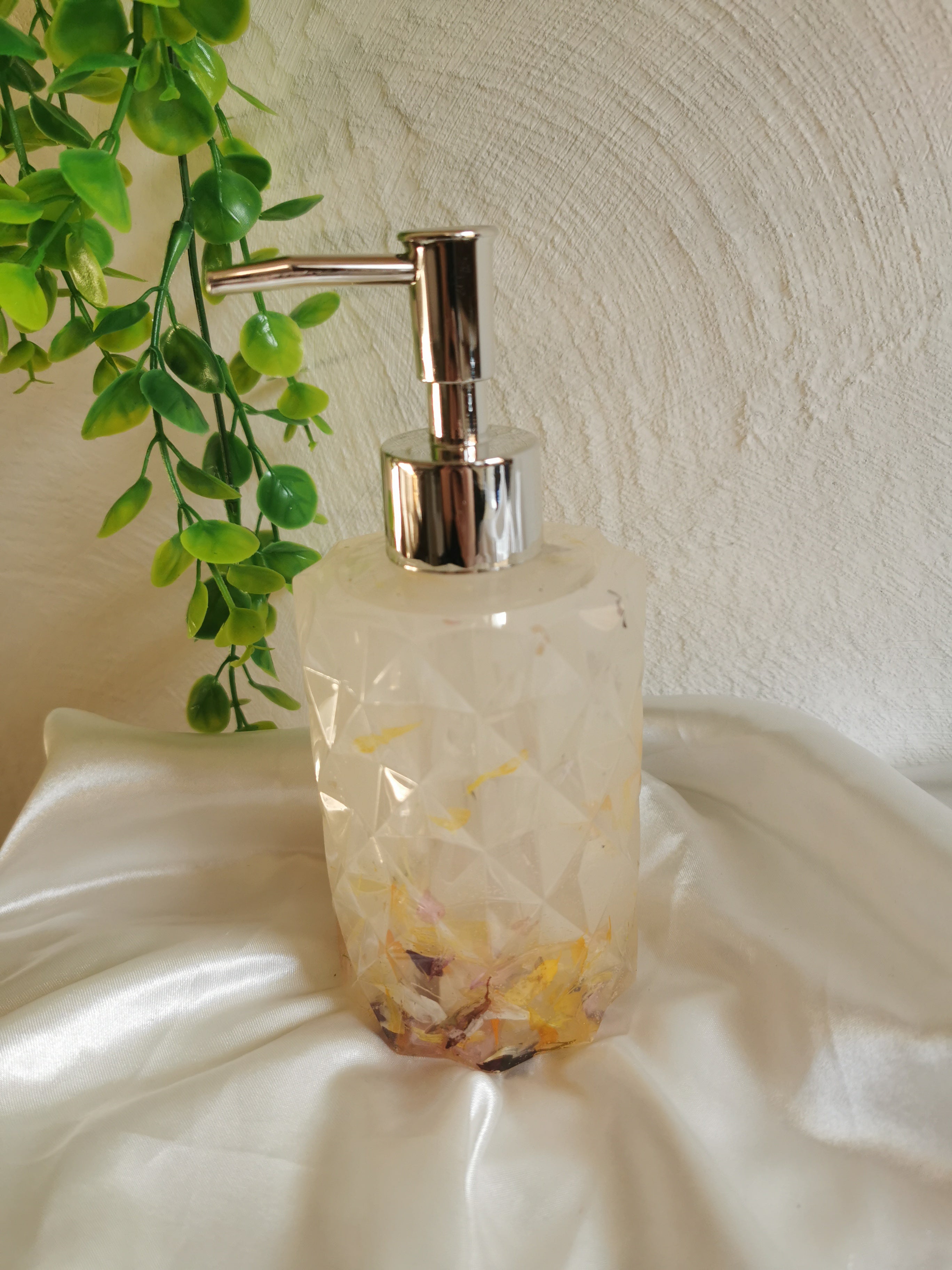 Flacon pour savon pétales de fleurs