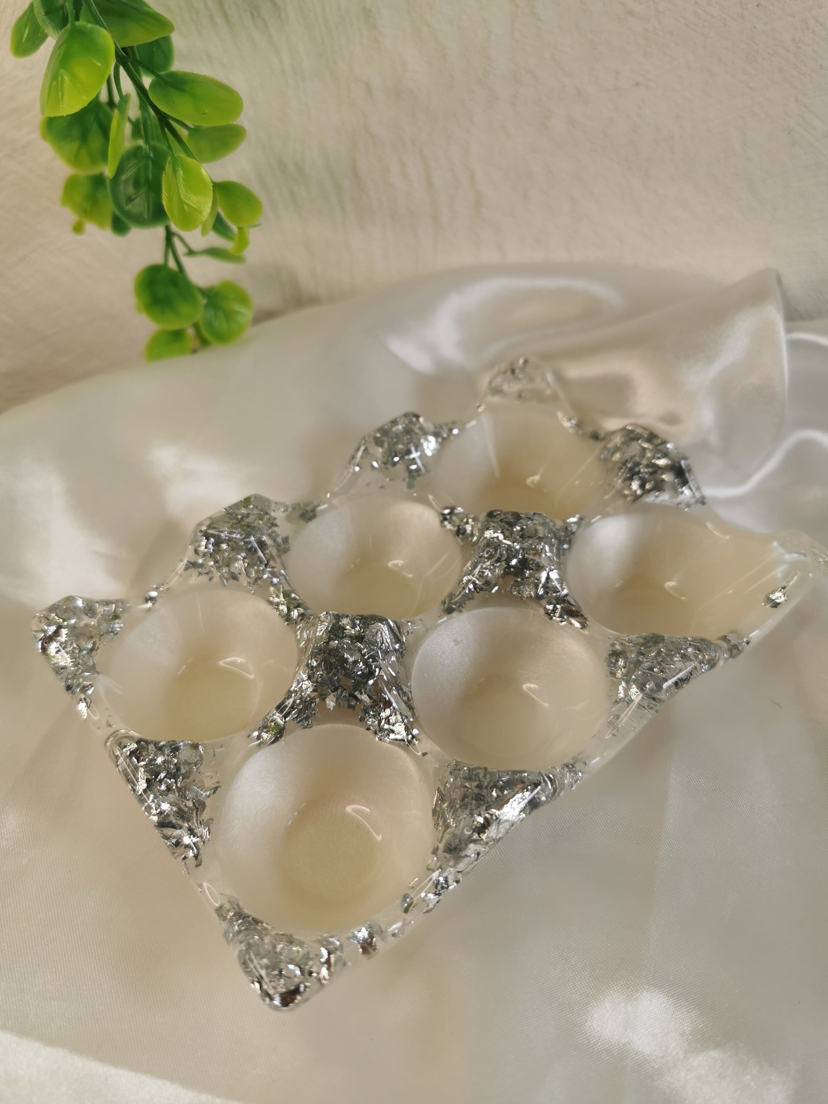 Support à oeufs blanc et Argent