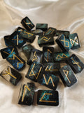 Runes or et noir mystique