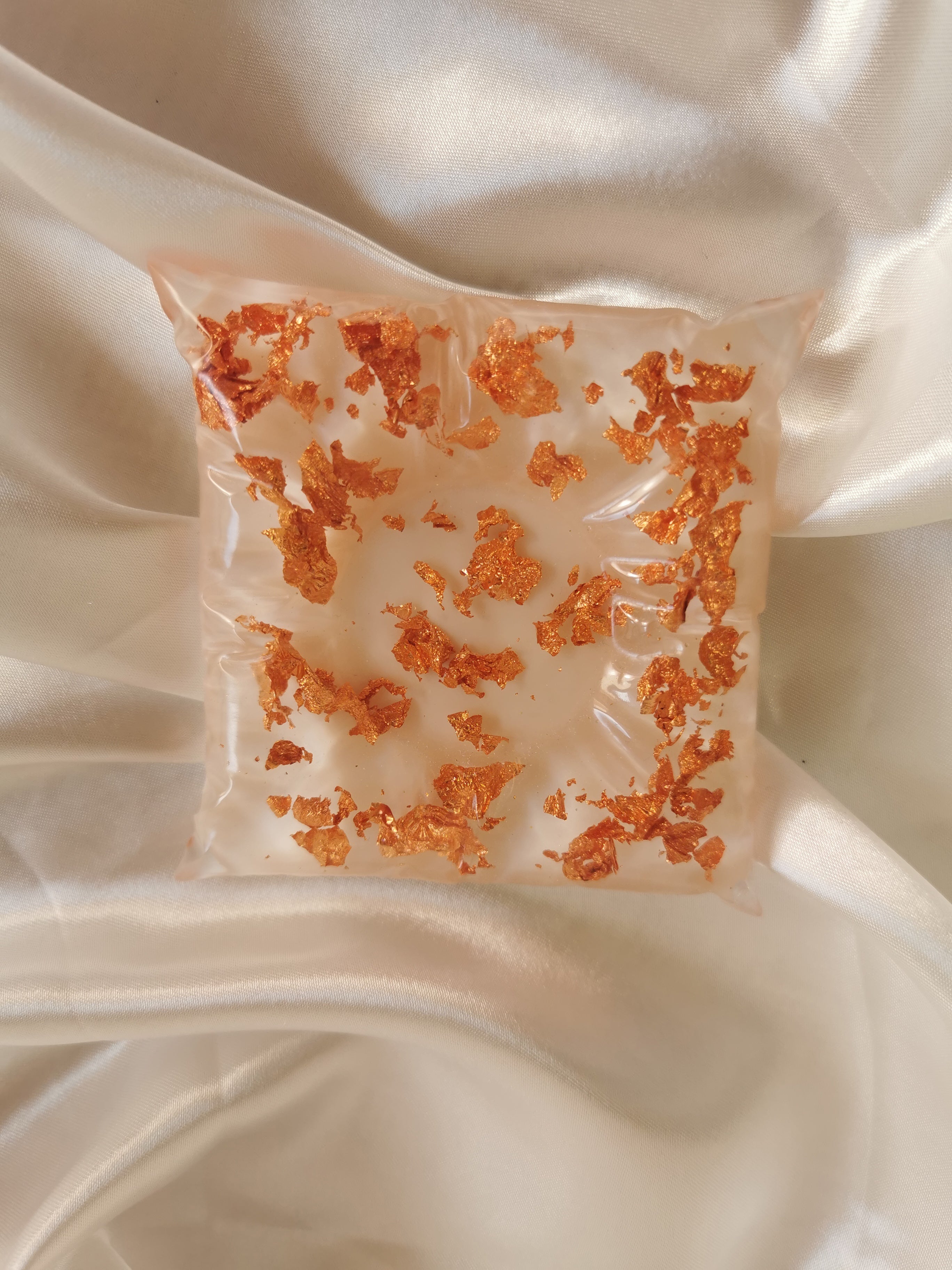 Bougeoir coussin blanc et feuilles cuivrées