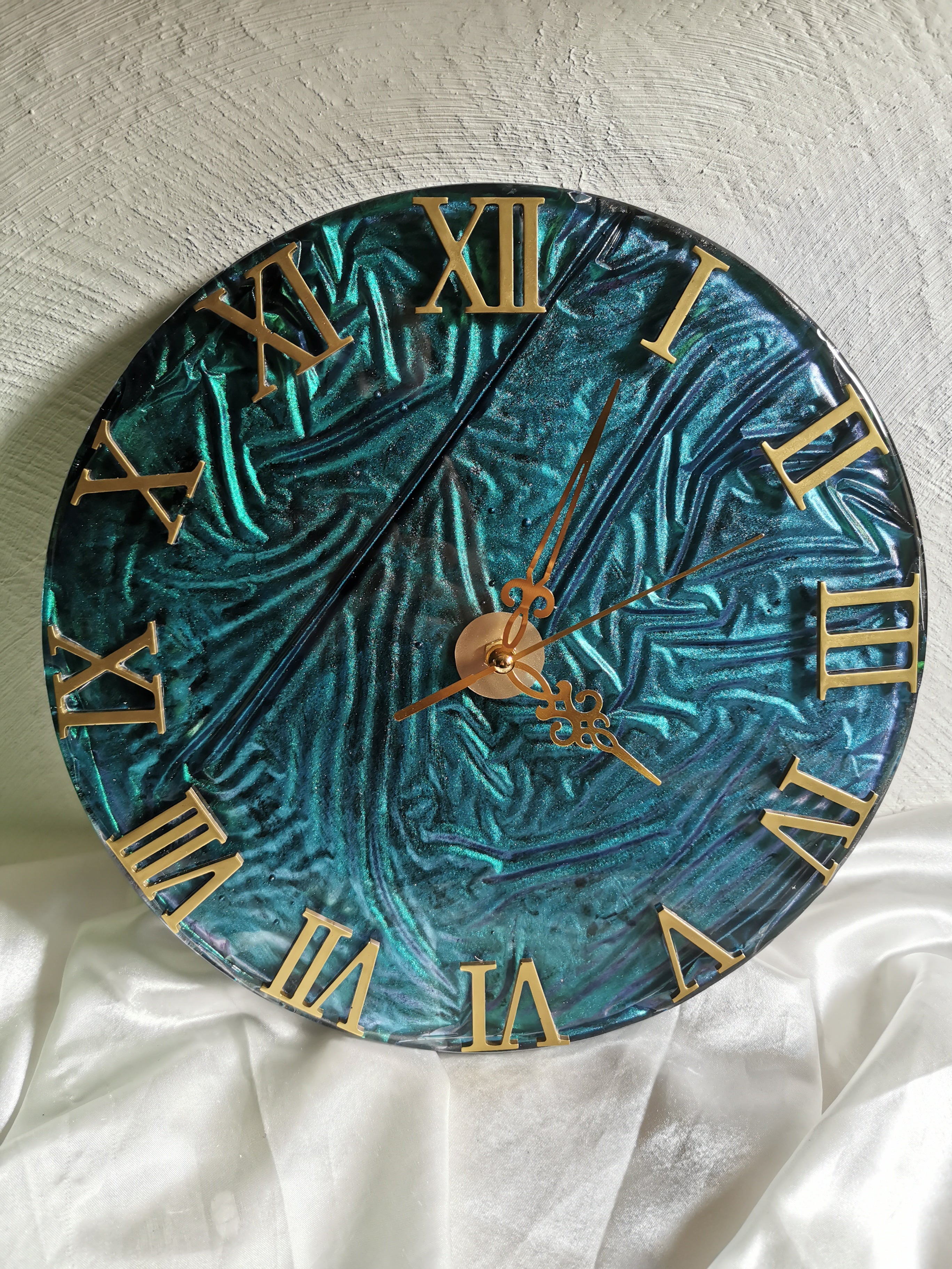 Horloge effet satin
