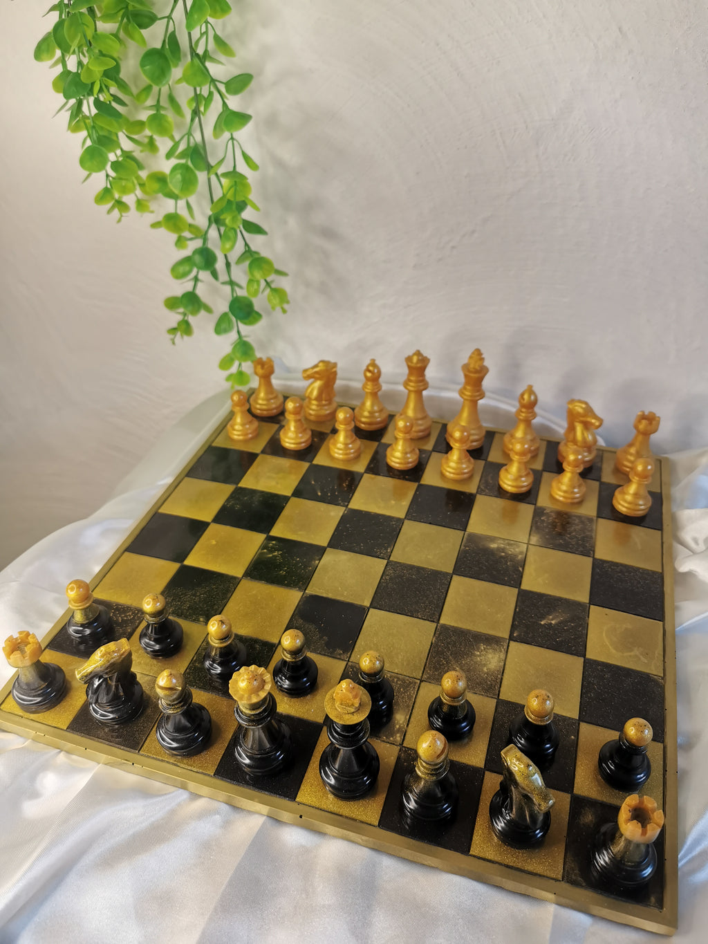 Jeu d'échec noir et doré