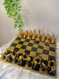 Jeu d'échec noir et doré