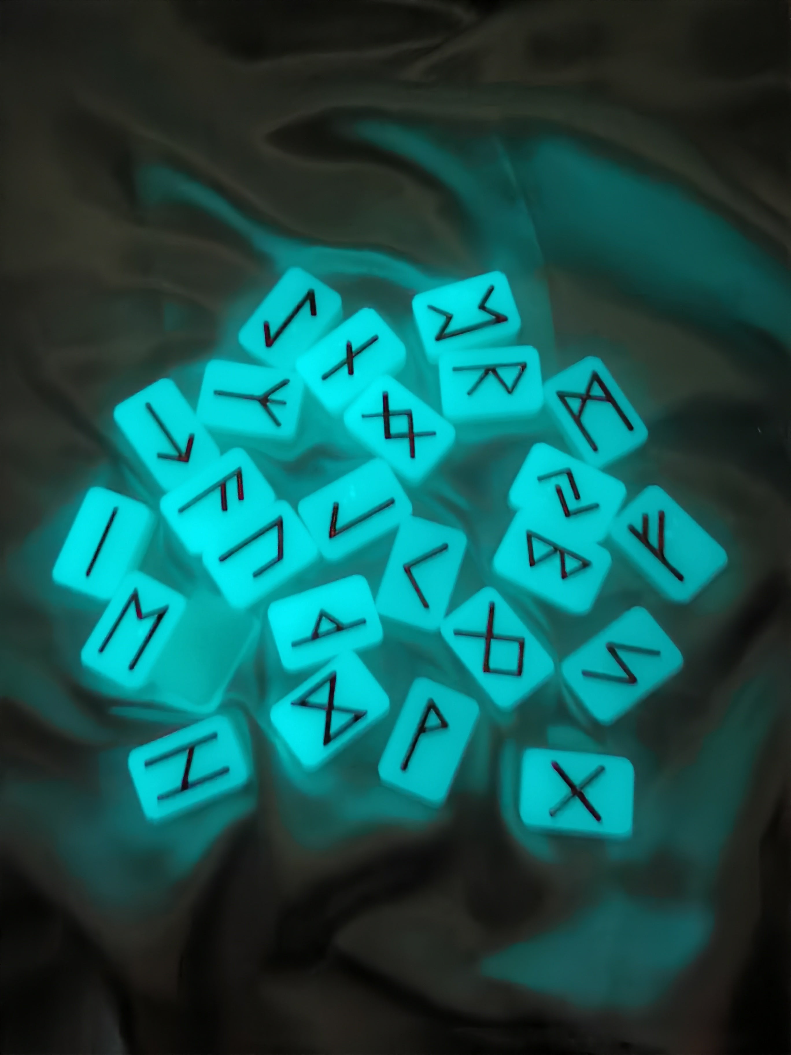 Runes Phosphorescentes blanc et or