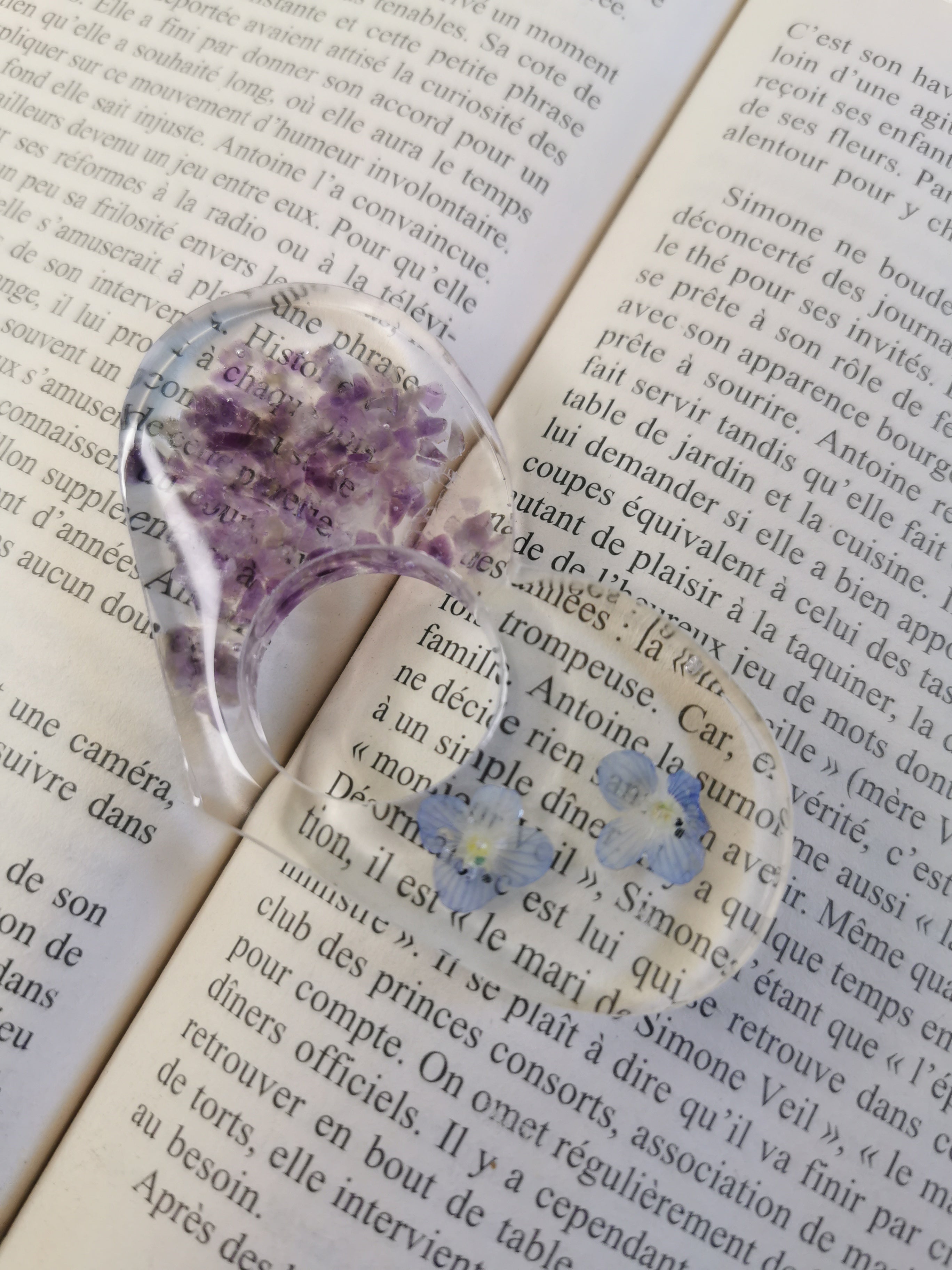 Bague de lecture forme cœur poésie et pierres d'améthyste