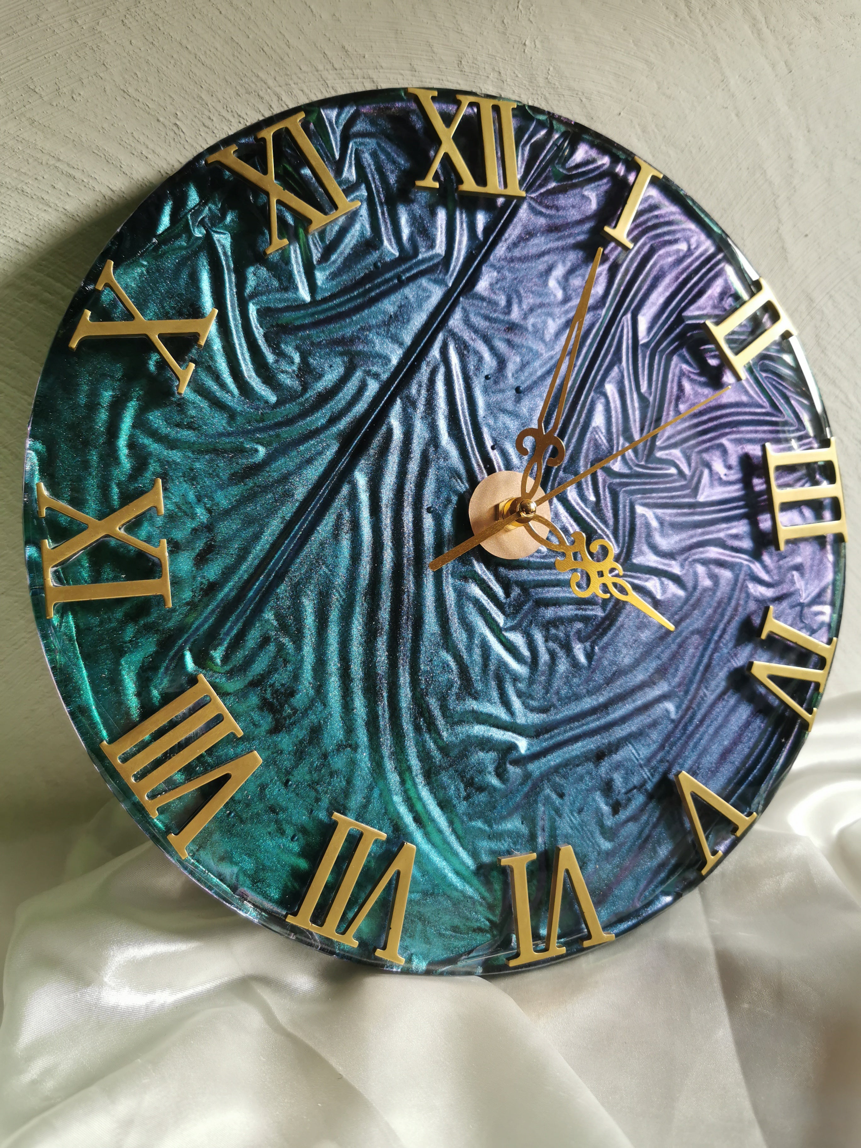Horloge effet satin