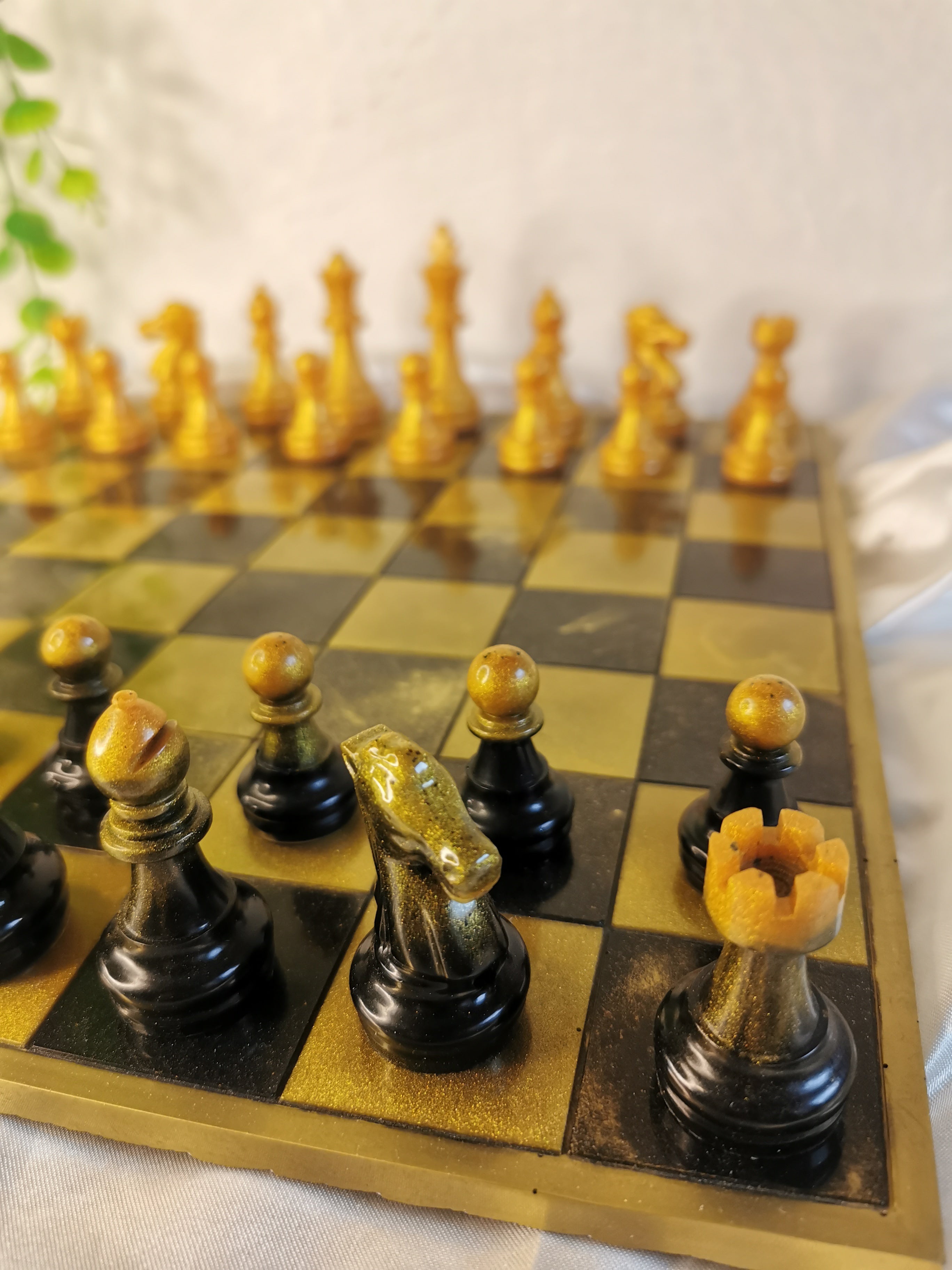 Jeu d'échec noir et doré