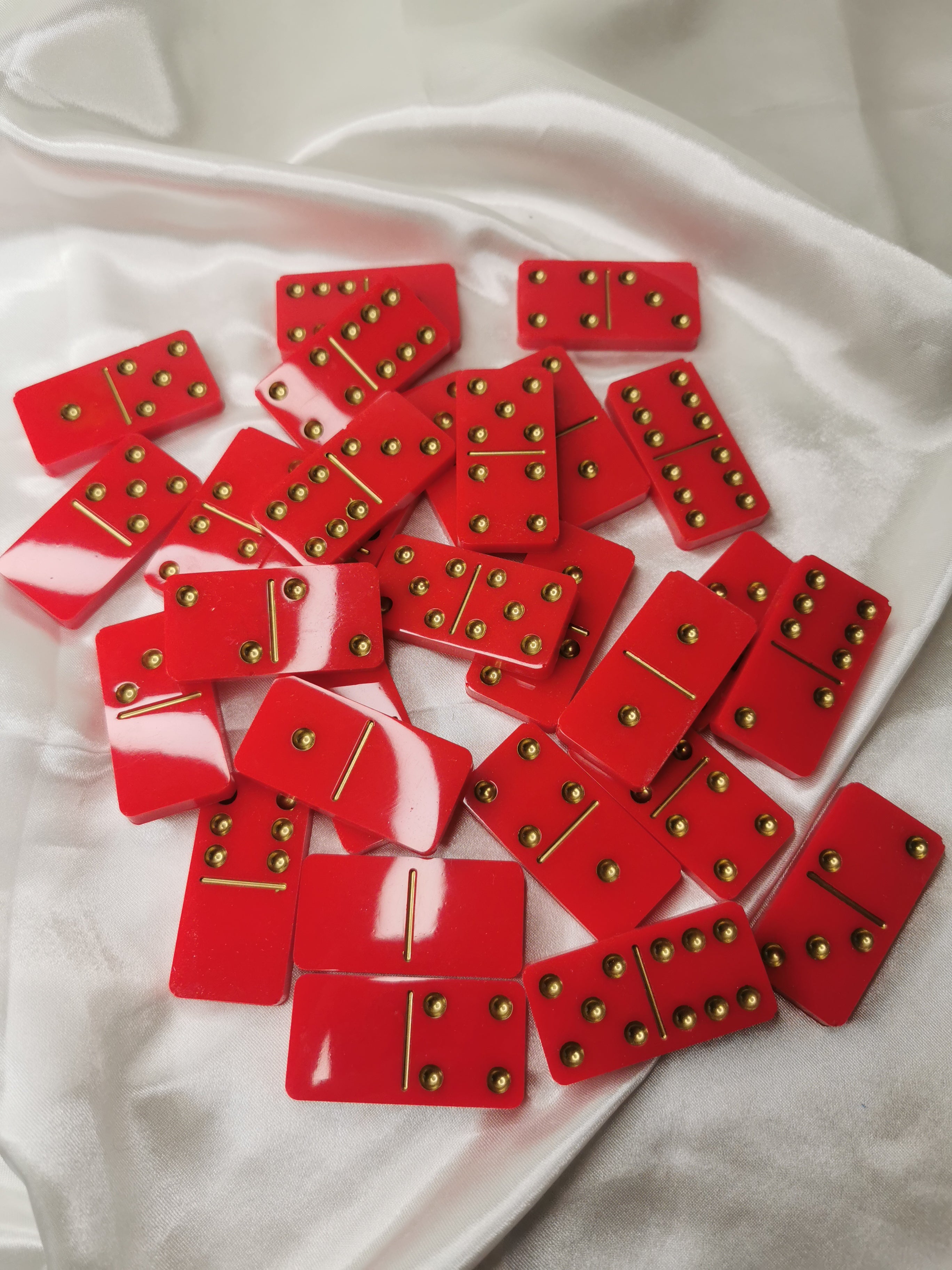 Dominos rouge et or