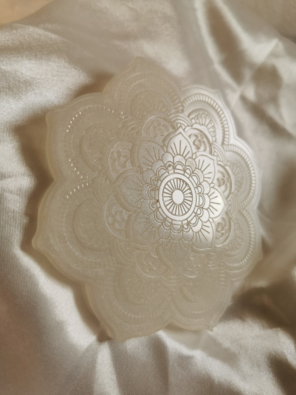 Dessous de verre Mandala blanc nacré