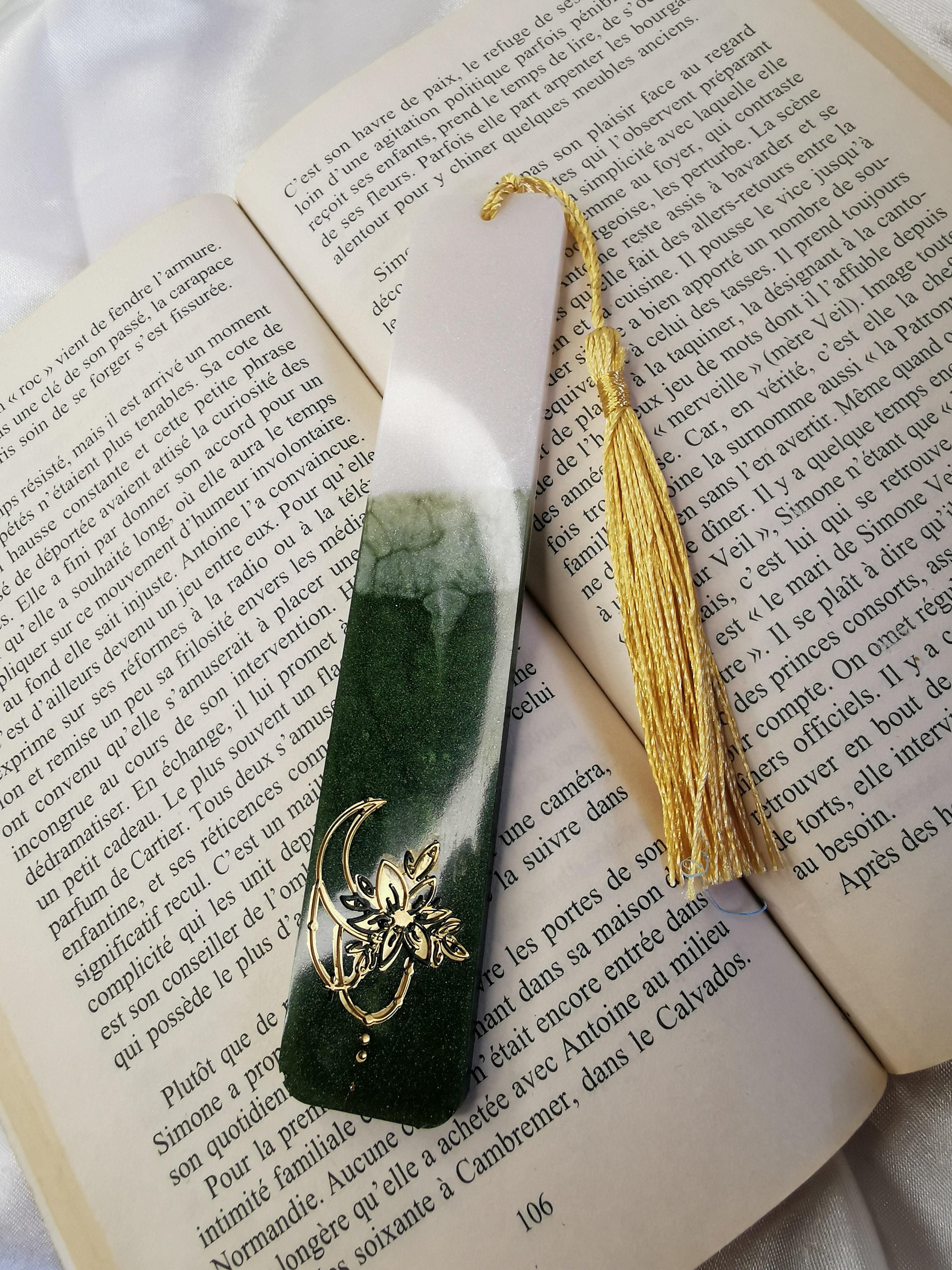 Marque pages blanc et vert lune fleurie