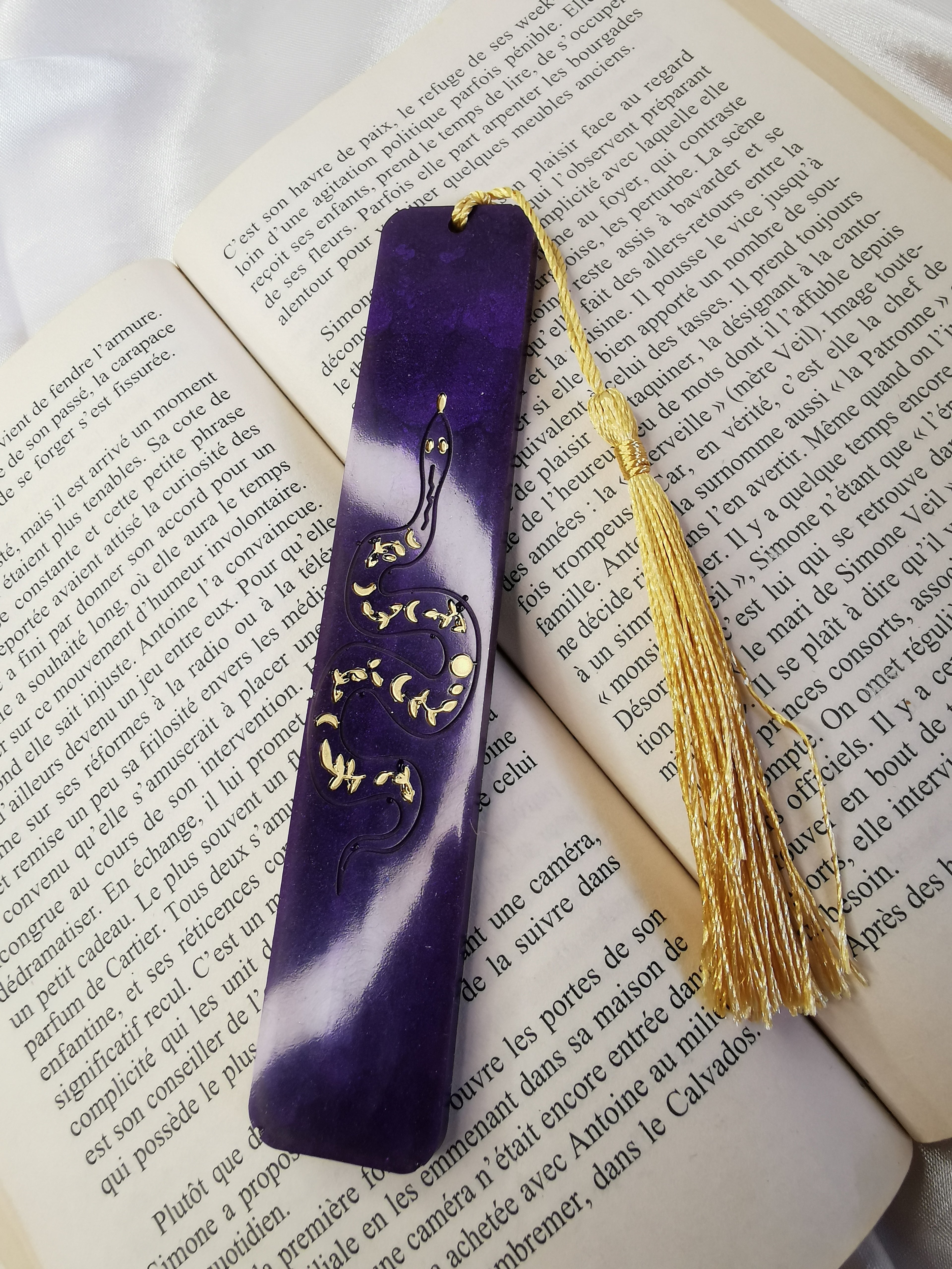 Marque pages violet et or serpent